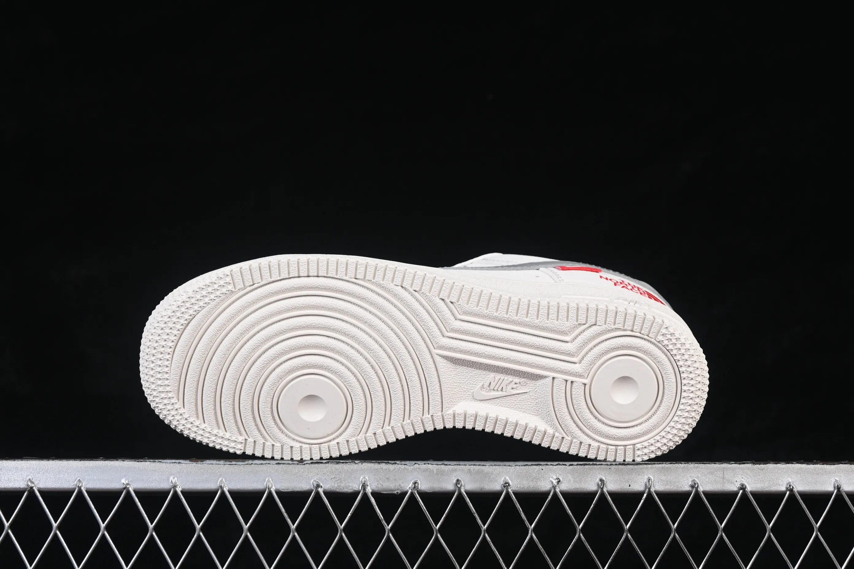 All categories Nk Air Force 1 Air Force series Nk Air Force 1 Low Air Force low top Nike Air Force 1'07 Low North Face co-branded beige gray red label Air Force 1 low top casual sneakers MM3399-802